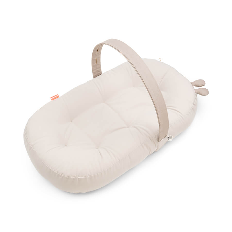 Cozy Lounger mit Aktivitätsbogen Raffi Sand
