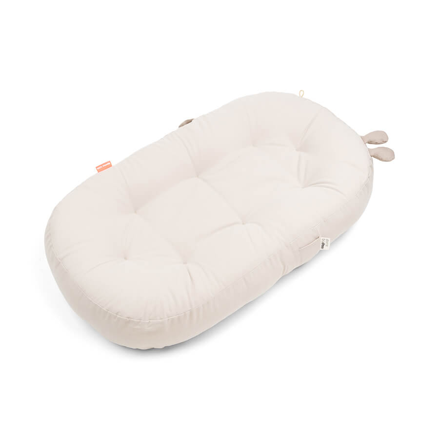 Cozy Lounger mit Aktivitätsbogen Raffi Sand