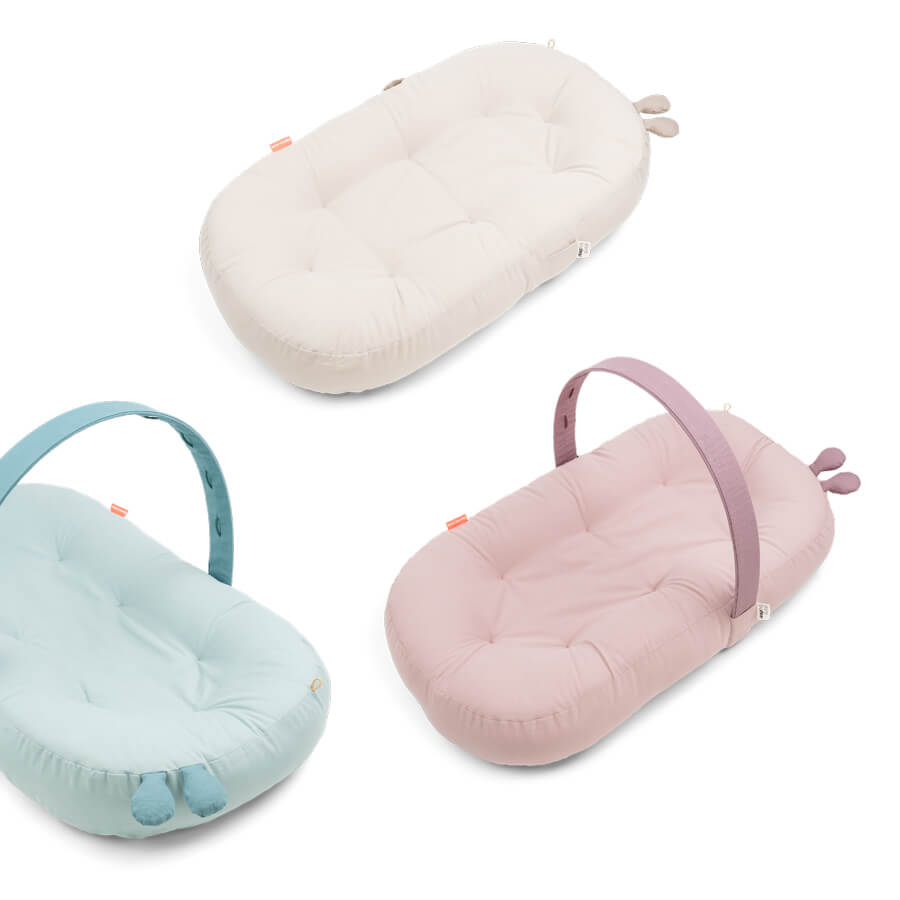 Cozy Lounger mit Aktivitätsbogen Raffi Sand