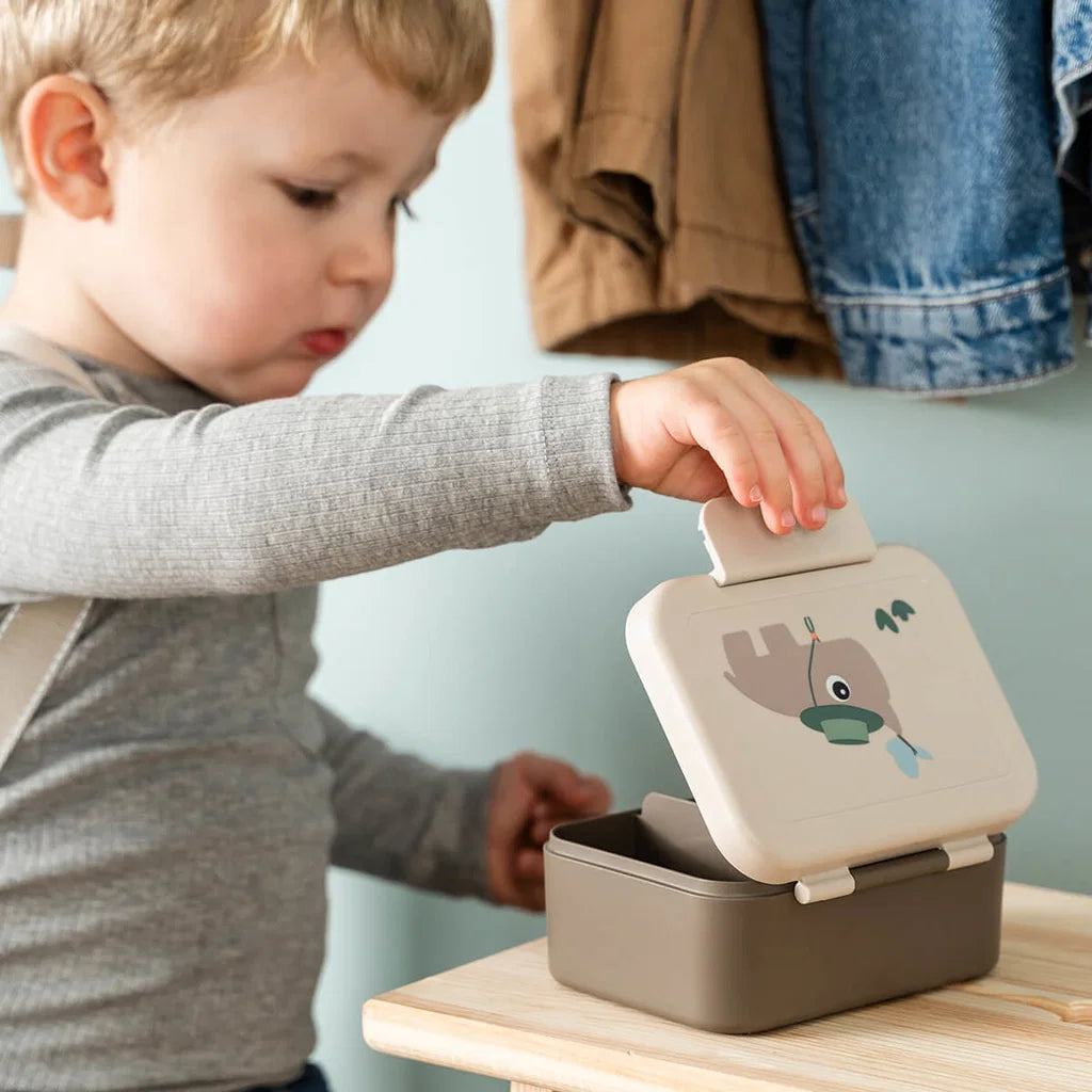 Kleine Snackbox mit Food picks Tiny trails Sand