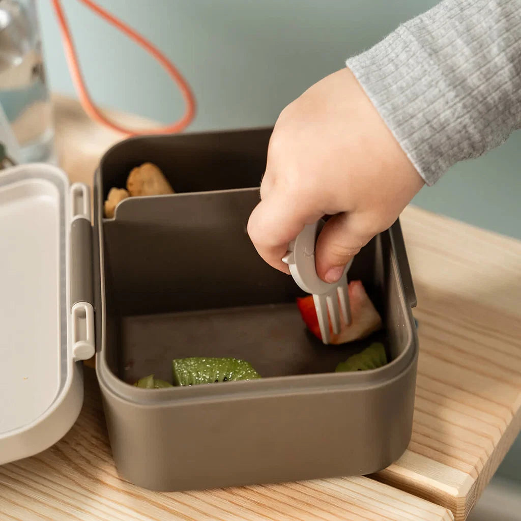 Kleine Snackbox mit Food picks Tiny trails Sand